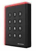 Cititor card Hikvision DS-K1108AE, citeste carduri EM 125 KHz, distanta citire: ≤ 50 mm, comunicare: RS-485, Wiegand (W26, W34) protocol si OSDP protocol, indicator LED de stare si alimentare, tamper, buzzer, alimentare: 12 VDC, IP65, dimensiuni: 123 mm × 88 mm × 21mm