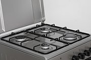 ARAGAZ GAZ HEINNER HFSC-SME50SL, 50X50CM, 4 ARZATOARE, SUPORT EMAIL, CAPAC METALIC, DISPOZITIV DE SIGURANTA PLITA SI CUPTOR, USA CUPTOR CU GEAM DUBLU, DUZE GPL INCLUSE, TAVA SI GRATAR CROMAT, CULOARE: ARGINTIU