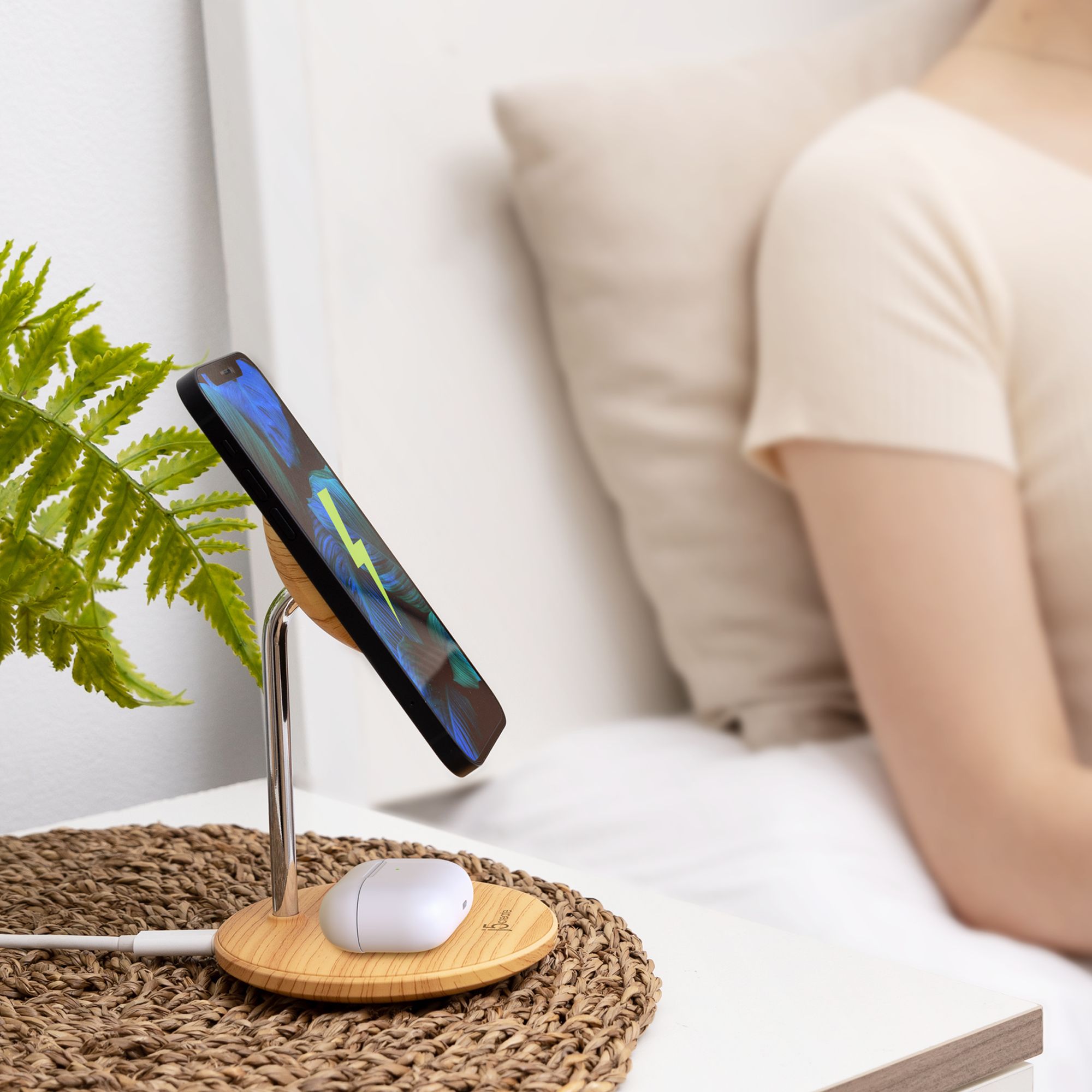 WOOD GRAIN 2-IN-1 MAGNETIC/WIRELESS CHARGING STAND_10