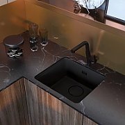 Kitchen faucet with pull-out spout