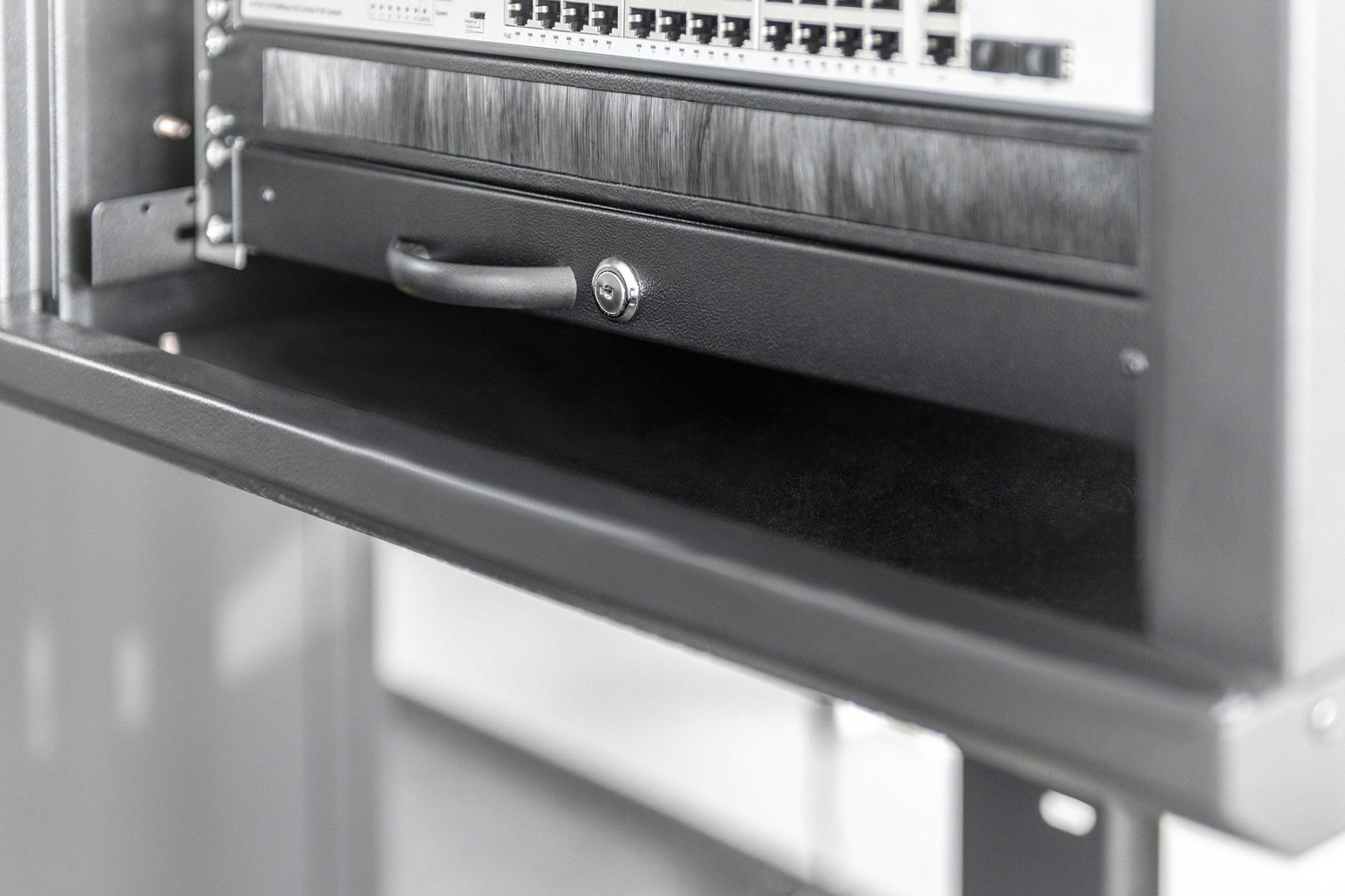 Digitus 19  Lockable Keyboard shelf